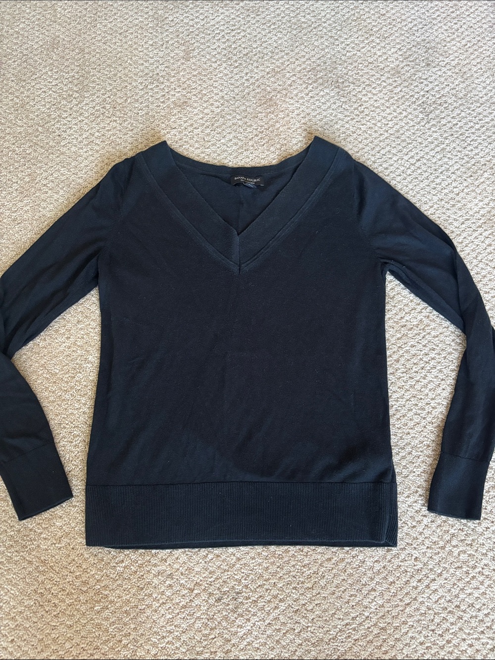 EUC Banana Republic Black Silk Cashmere V-Neck Sweater